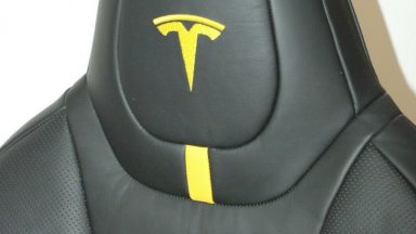 In ufficio come in auto: la seduta è quella di una Tesla