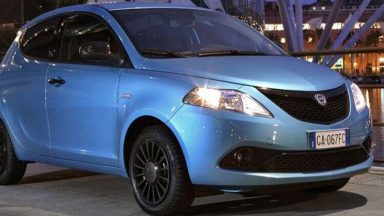 Lancia Ypsilon Hybrid EcoChic: eleganza con motore “green”