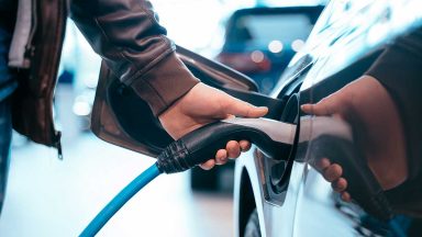 Ecobonus auto 2020, cos’è e come richiedere gli incentivi auto e moto elettriche