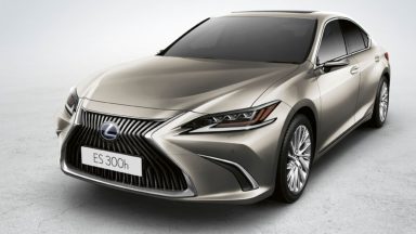 Lexus ES Hybrid: ecco gli specchietti retrovisori digitali