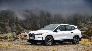 BMW iX: la gamma della nuova SUV a propulsione elettrica