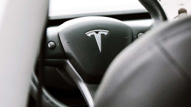 Tesla e guida autonoma: aggiornamento in arrivo