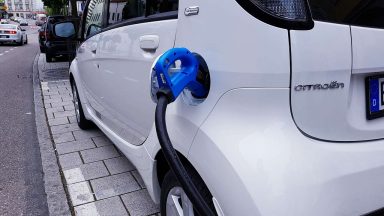 Auto Elettriche: Germania contro lo stop alle endotermiche