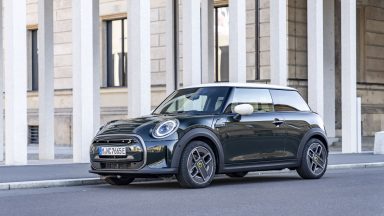 Mini Cooper SE: la nuova versione speciale Resolute Edition