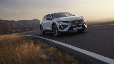 Peugeot E-408: la nuova versione a propulsione elettrica