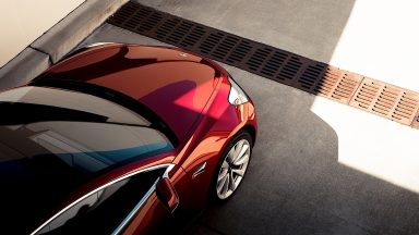 Tesla: entro fine anno arriverà il parcheggio autonomo?